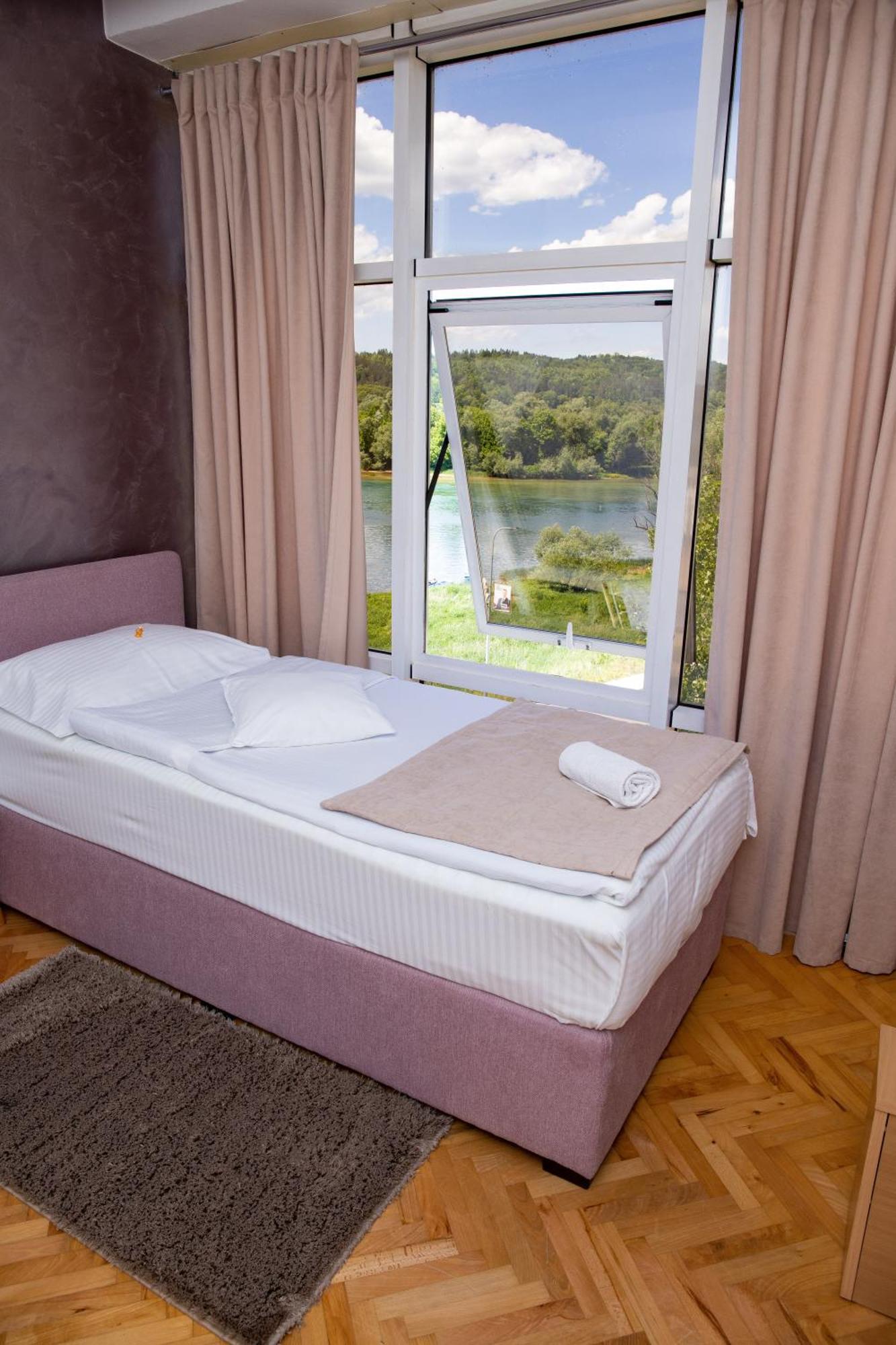 Motel New Sanatron Bosanski Novi Eksteriør bilde