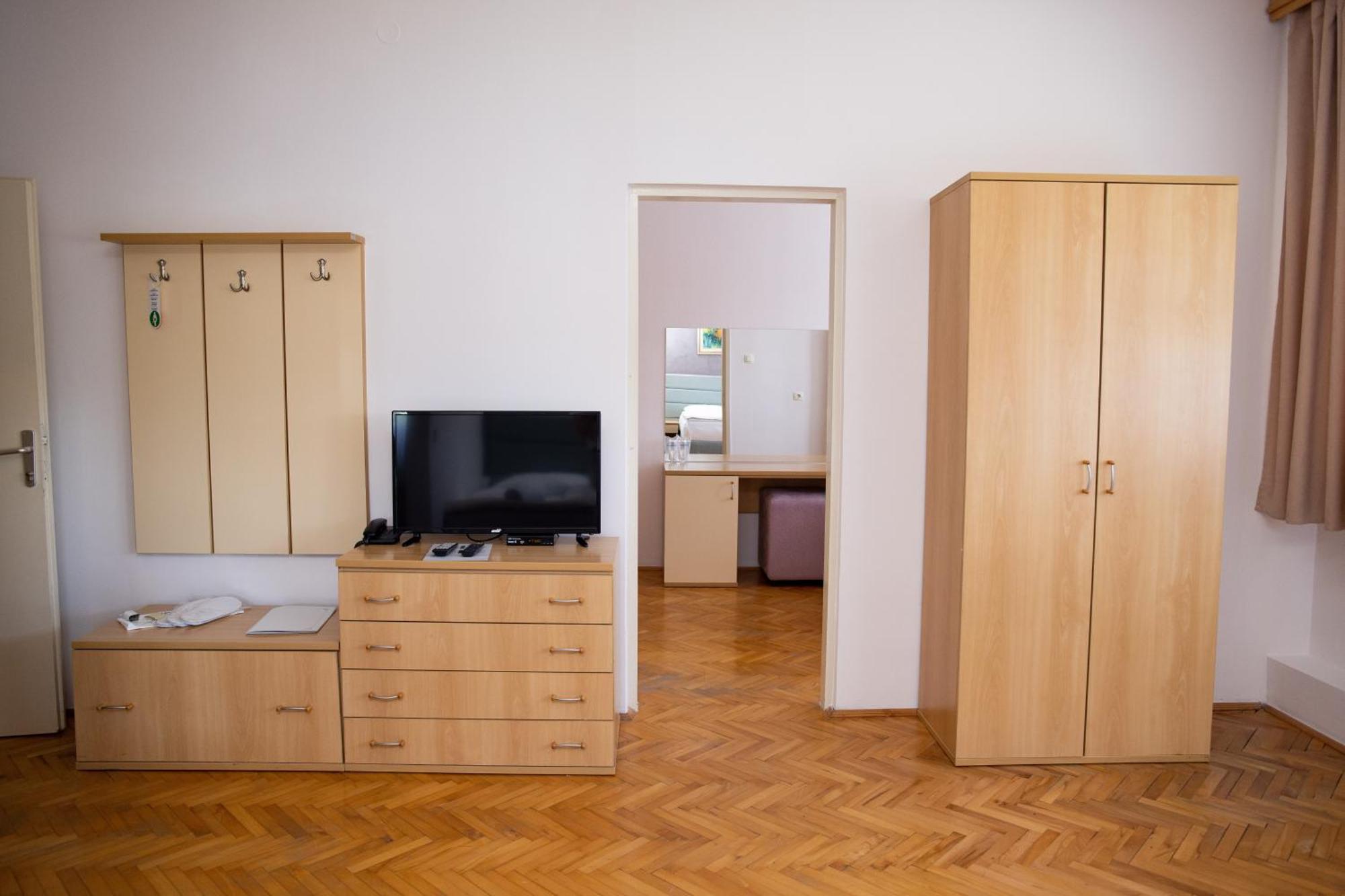 Motel New Sanatron Bosanski Novi Eksteriør bilde